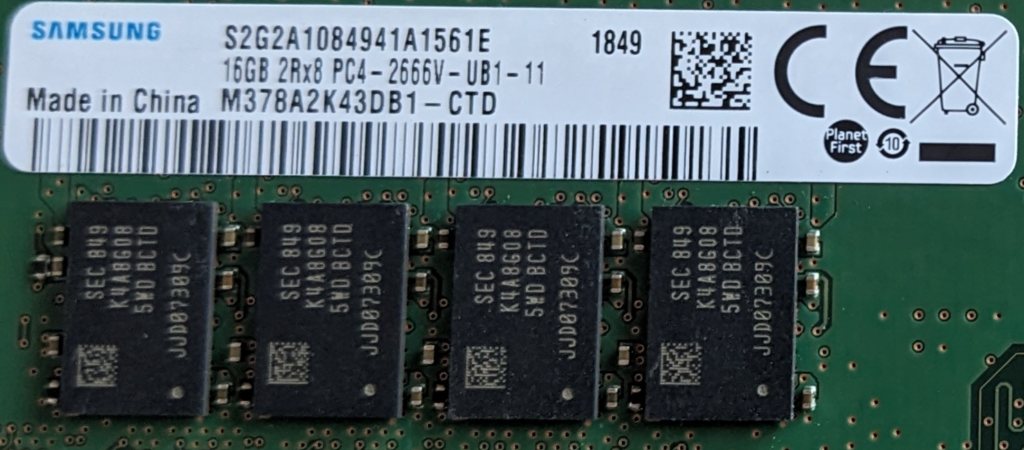 Close‑up of Samsung M378A2K43DB1 RAM label and components